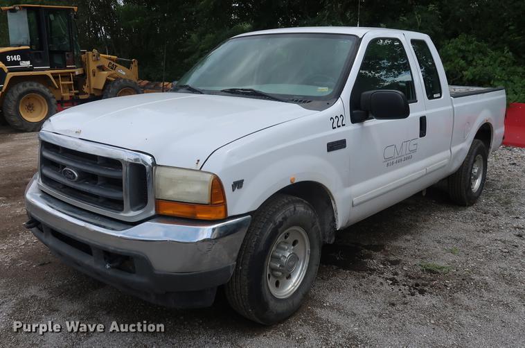 image for item AX9016 2001 Ford F250 Super Duty SuperCab pickup truck