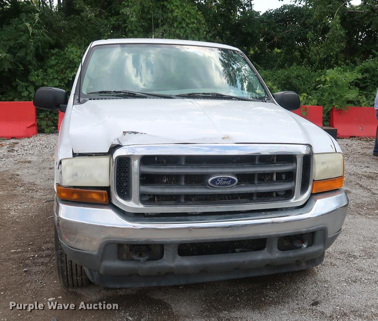 image for item AX9016 2001 Ford F250 Super Duty SuperCab pickup truck