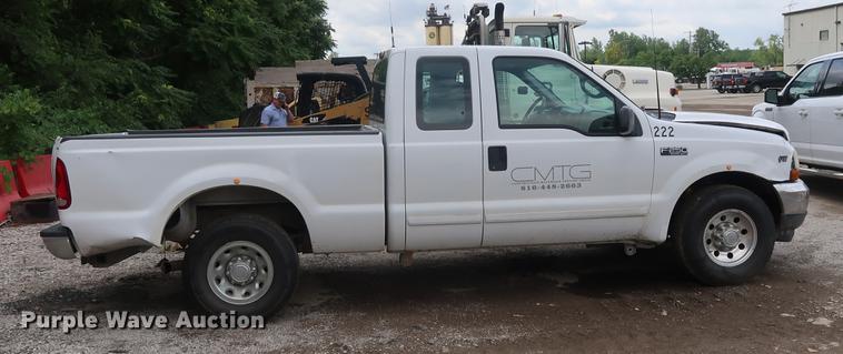 image for item AX9016 2001 Ford F250 Super Duty SuperCab pickup truck