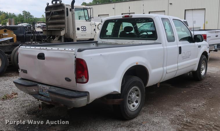 image for item AX9016 2001 Ford F250 Super Duty SuperCab pickup truck