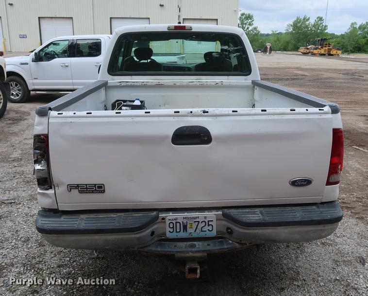 image for item AX9016 2001 Ford F250 Super Duty SuperCab pickup truck