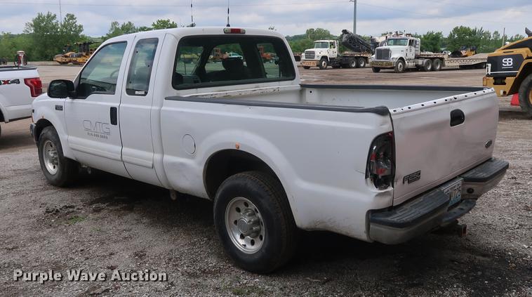 image for item AX9016 2001 Ford F250 Super Duty SuperCab pickup truck