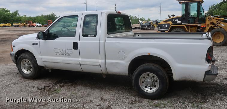 image for item AX9016 2001 Ford F250 Super Duty SuperCab pickup truck