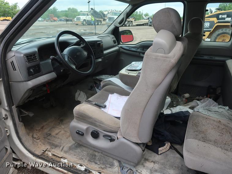 image for item AX9016 2001 Ford F250 Super Duty SuperCab pickup truck