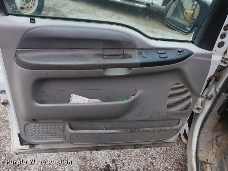 image for item AX9016 2001 Ford F250 Super Duty SuperCab pickup truck