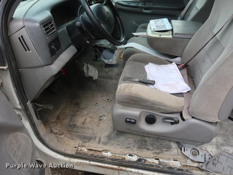 image for item AX9016 2001 Ford F250 Super Duty SuperCab pickup truck