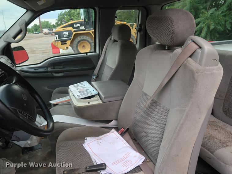 image for item AX9016 2001 Ford F250 Super Duty SuperCab pickup truck