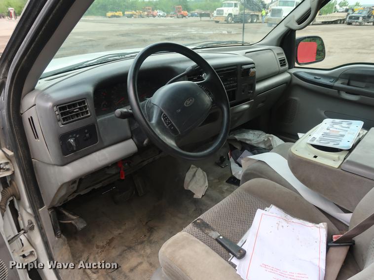 image for item AX9016 2001 Ford F250 Super Duty SuperCab pickup truck