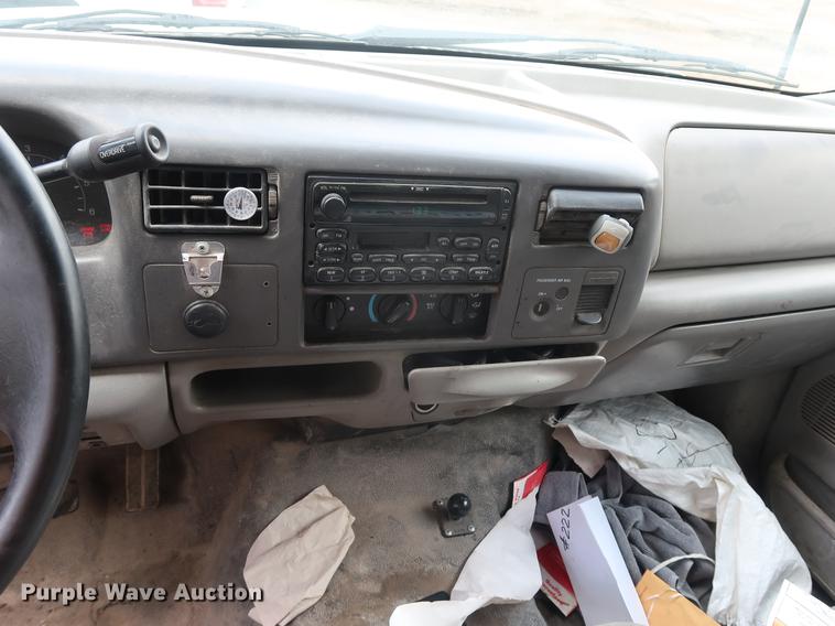 image for item AX9016 2001 Ford F250 Super Duty SuperCab pickup truck