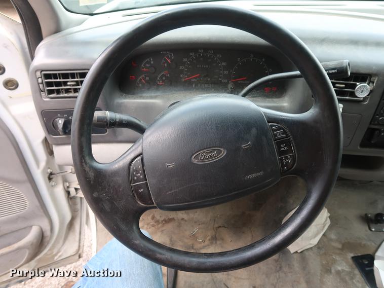 image for item AX9016 2001 Ford F250 Super Duty SuperCab pickup truck