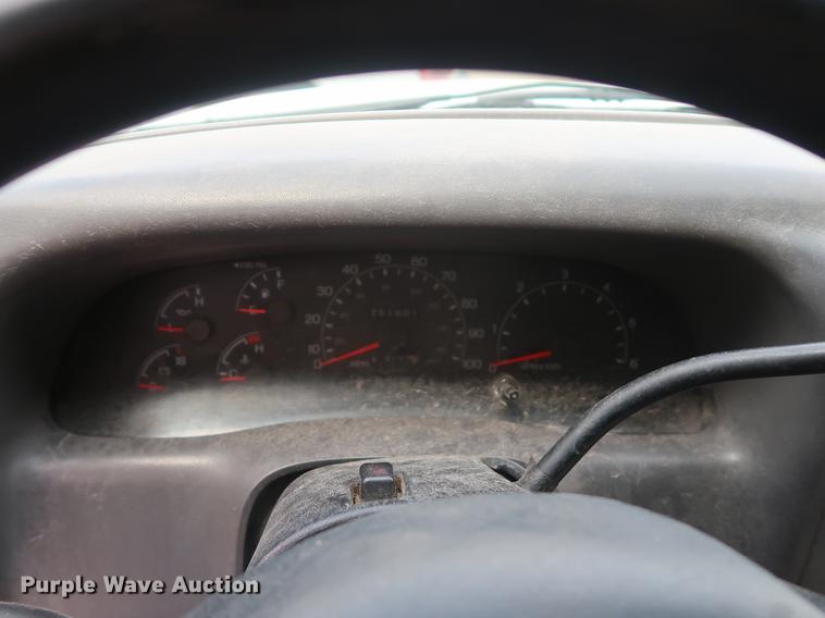 image for item AX9016 2001 Ford F250 Super Duty SuperCab pickup truck