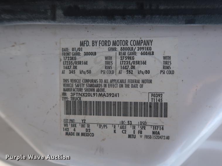 image for item AX9016 2001 Ford F250 Super Duty SuperCab pickup truck