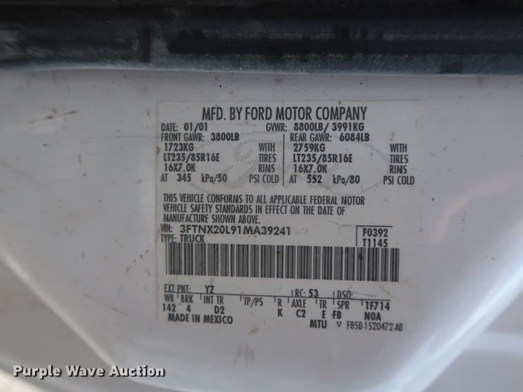 image for item AX9016 2001 Ford F250 Super Duty SuperCab pickup truck