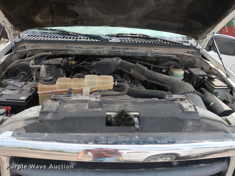 image for item AX9016 2001 Ford F250 Super Duty SuperCab pickup truck