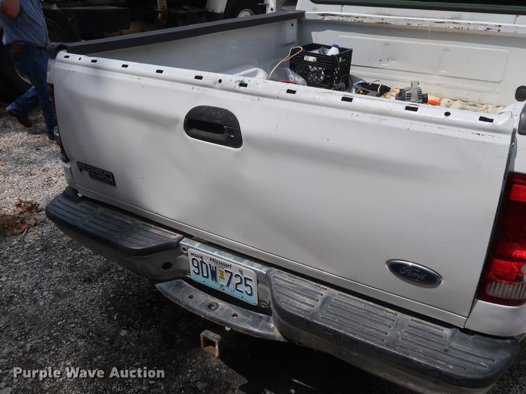 image for item AX9016 2001 Ford F250 Super Duty SuperCab pickup truck