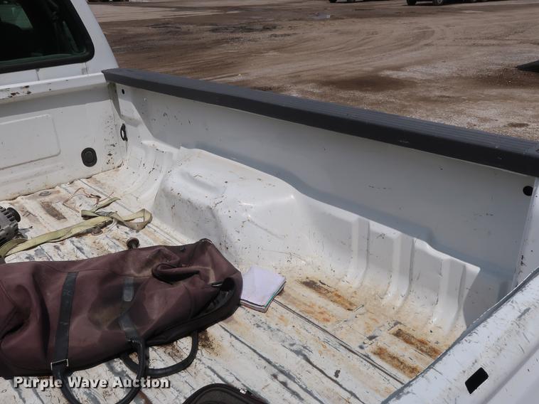 image for item AX9016 2001 Ford F250 Super Duty SuperCab pickup truck