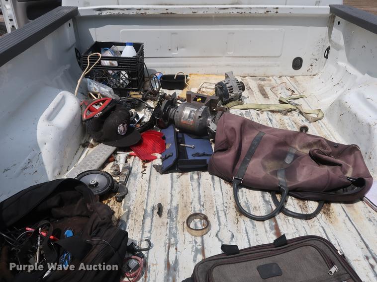 image for item AX9016 2001 Ford F250 Super Duty SuperCab pickup truck