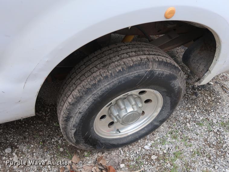 image for item AX9016 2001 Ford F250 Super Duty SuperCab pickup truck