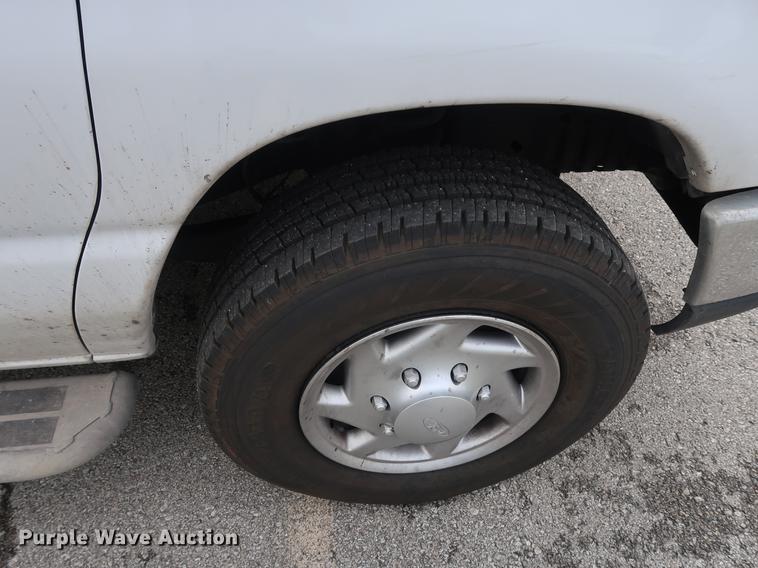 image for item AX9020 2012 Ford E250 van