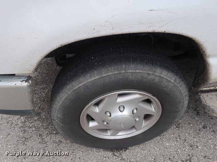 image for item AX9024 2010 Ford E250 van