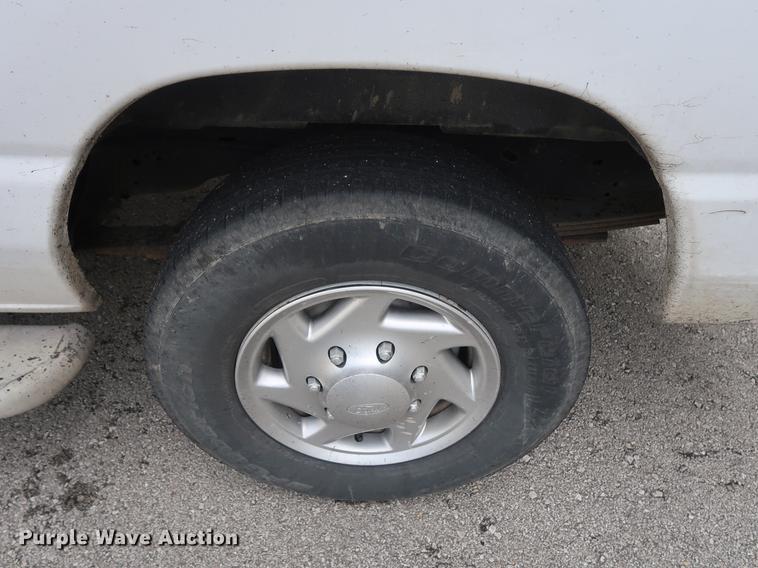 image for item AX9024 2010 Ford E250 van