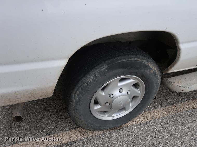 image for item AX9024 2010 Ford E250 van