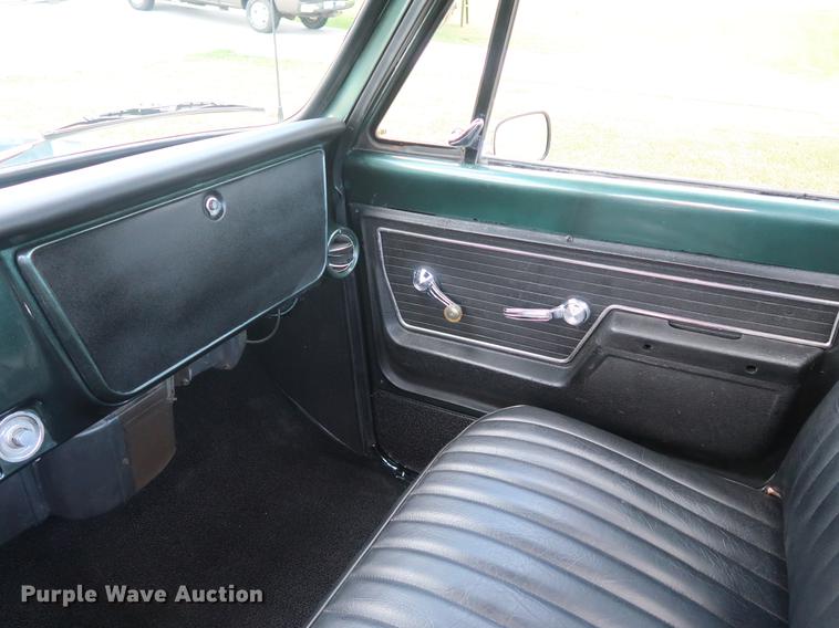 image for item AX9026 1971 Chevrolet Cheyenne 10 pickup truck