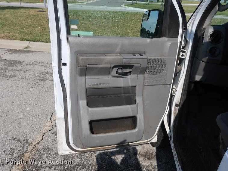 image for item AX9027 2012 Ford Econoline E250 van