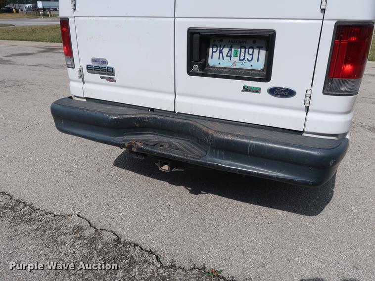 image for item AX9027 2012 Ford Econoline E250 van