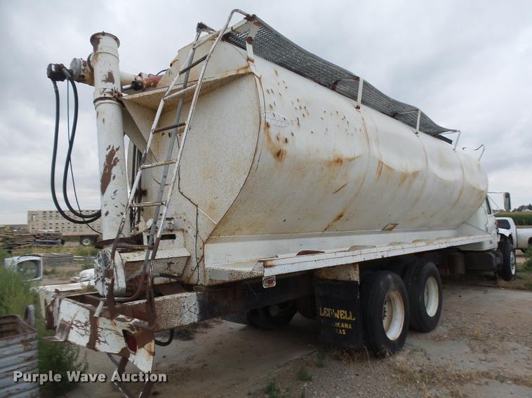 image for item DB6249 1991 International 4900 feed truck