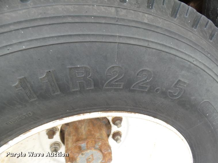 image for item DB6249 1991 International 4900 feed truck