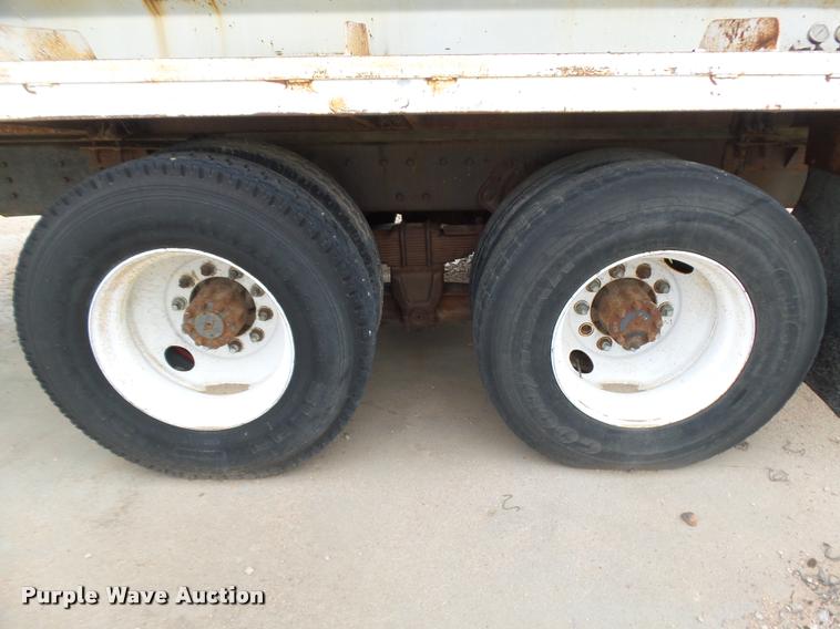 image for item DB6249 1991 International 4900 feed truck