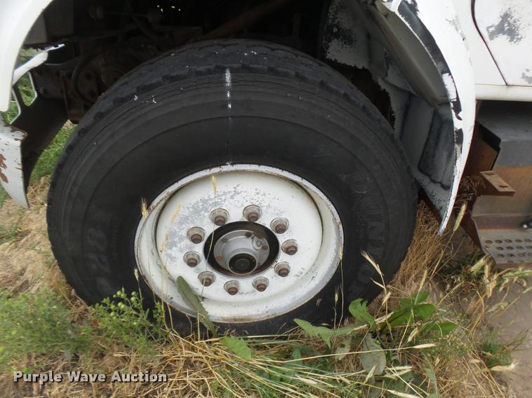 image for item DB6249 1991 International 4900 feed truck