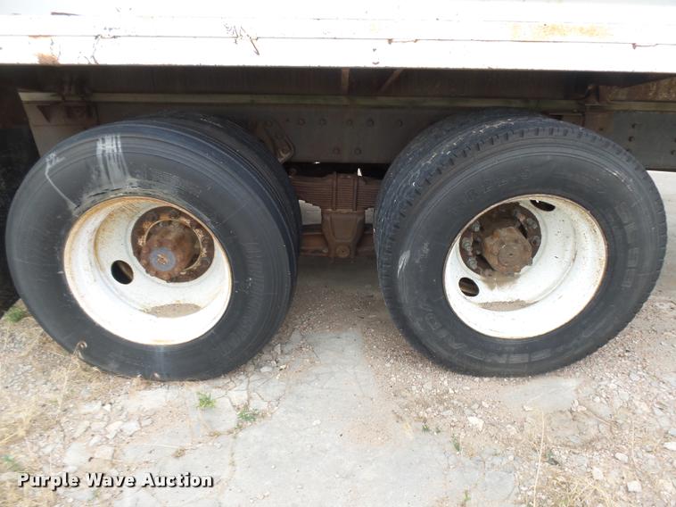 image for item DB6249 1991 International 4900 feed truck