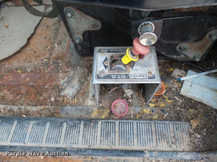 image for item DB6249 1991 International 4900 feed truck