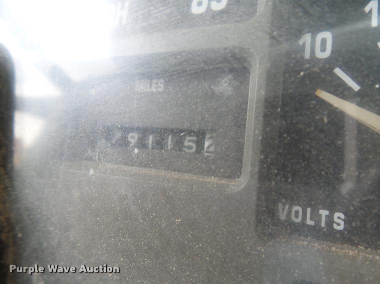 image for item DB6249 1991 International 4900 feed truck