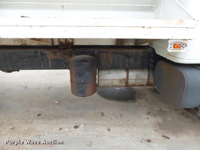 image for item DB6249 1991 International 4900 feed truck