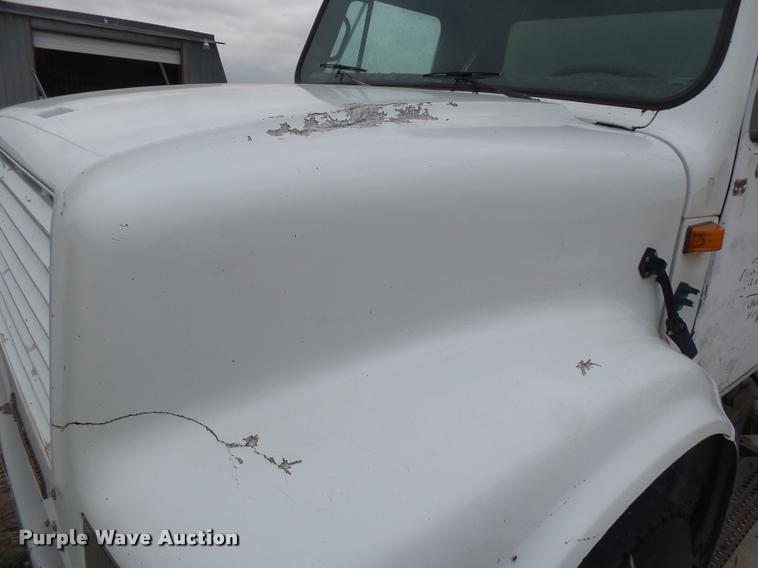 image for item DB6249 1991 International 4900 feed truck