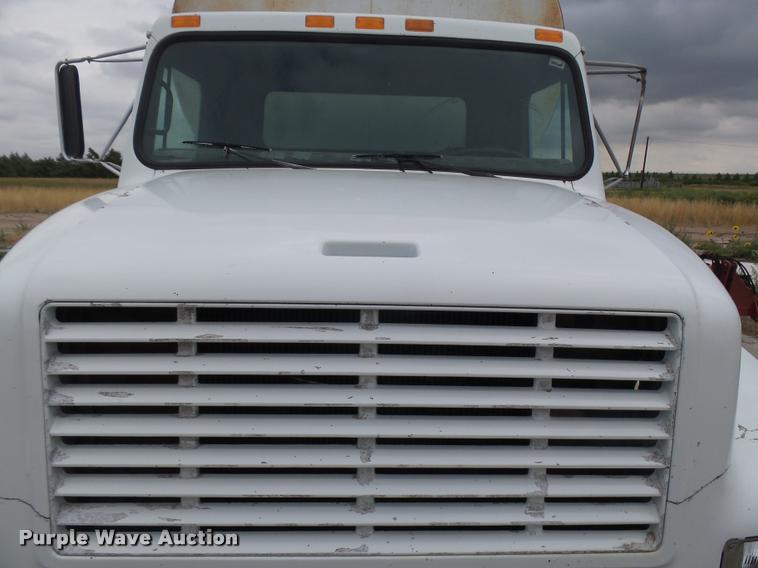 image for item DB6249 1991 International 4900 feed truck