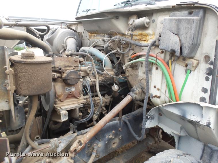 image for item DB6249 1991 International 4900 feed truck