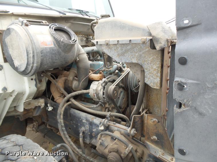 image for item DB6249 1991 International 4900 feed truck