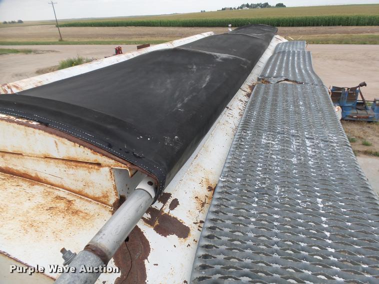 image for item DB6249 1991 International 4900 feed truck