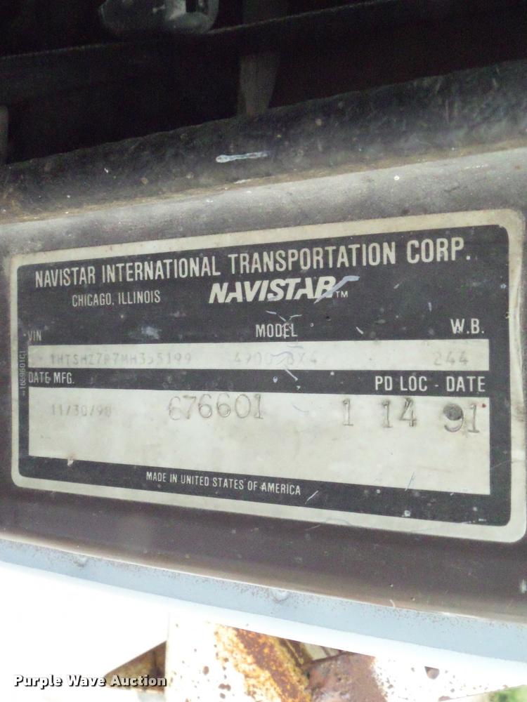 image for item DB6249 1991 International 4900 feed truck