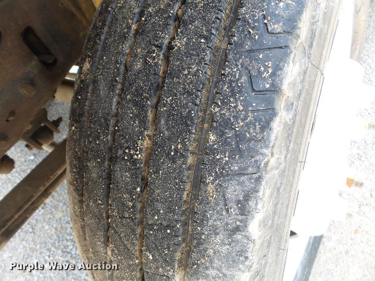 image for item DB7115 1999 Ford F550 Super Duty utility truck