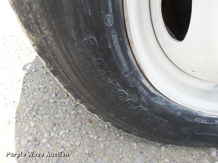 image for item DB7115 1999 Ford F550 Super Duty utility truck