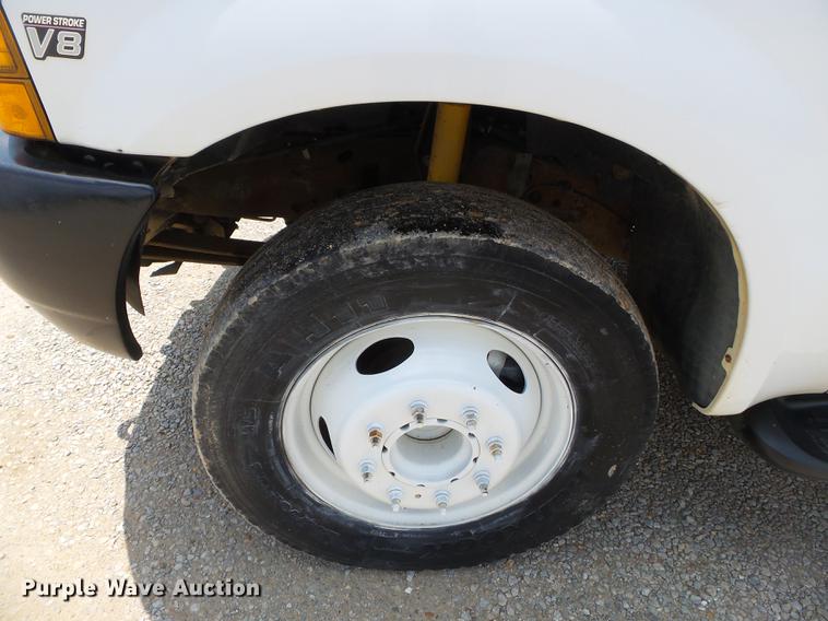 image for item DB7115 1999 Ford F550 Super Duty utility truck