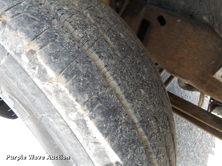 image for item DB7115 1999 Ford F550 Super Duty utility truck