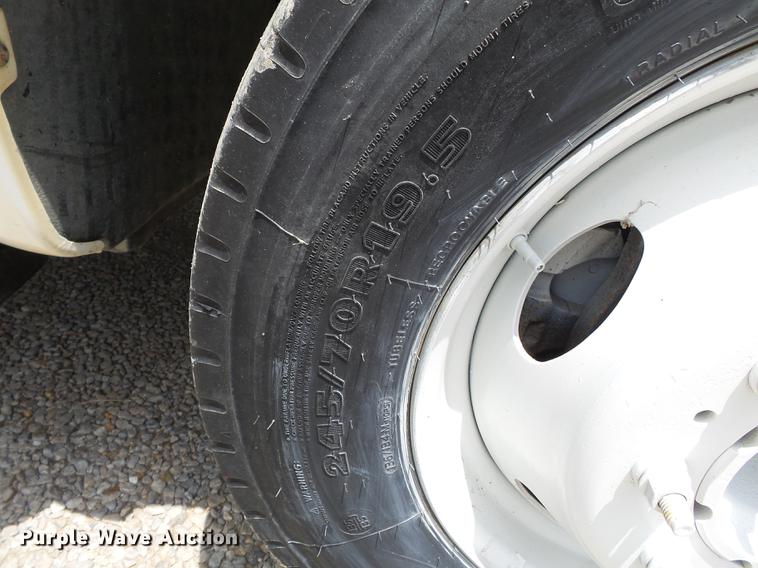 image for item DB7115 1999 Ford F550 Super Duty utility truck