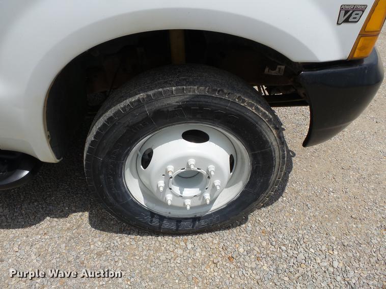 image for item DB7115 1999 Ford F550 Super Duty utility truck