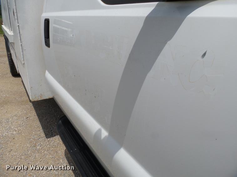 image for item DB7115 1999 Ford F550 Super Duty utility truck